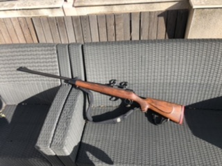 Se vende rifle de cerrojo Mauser m03 300wm

Madera grado 3.
Cantonera cervellati
Maletín original Mauser 02