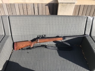 Se vende rifle de cerrojo Mauser m03 300wm

Madera grado 3.
Cantonera cervellati
Maletín original Mauser 12