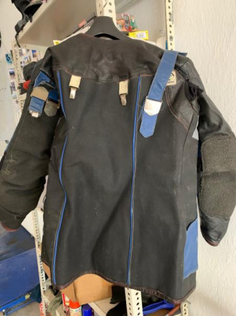 Vendo traje de tiro olímpico:

Chaqueta sauer talla L 60€
Pantalón anschutz talla L 60€
Zapatos anschutz 21