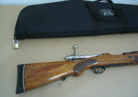 Mauser Coruña calibre 308Winchester guiado para caza mayor. Madera original de nogal modificada con cantonera 00