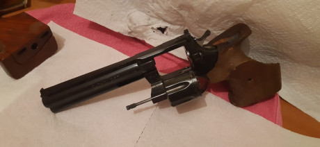 Muy buenas
Vendo Colt Python 357, con tres juegos de empuñaduras anatómica mediana original y una de lujo.
700 01