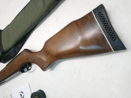 Vendo carabina de aire comprimido Gamo Hunter 440 del calibre 5,5 en muy buen estado. Sin óxidos y muy 00