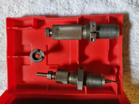 Hola, se venden estos dos juegos de dies para recarga calibra 308 win, están en buen estado y ambos incluyen 02