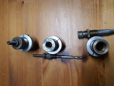 Hola, se venden dies de recarga marca RCBS para calibre 9 mm luger, están en buen estado y en su caja 20
