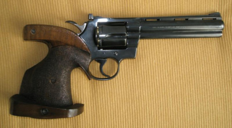 Hola amigos:
Os presento mi último "brico"... una empuñadura a medida para una Walther GSP hecha 161