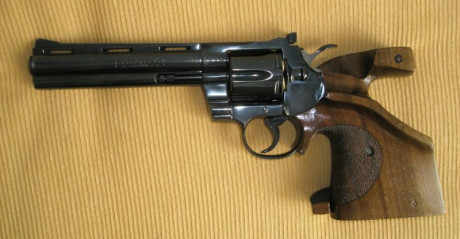Hola amigos:
Os presento mi último "brico"... una empuñadura a medida para una Walther GSP hecha 160