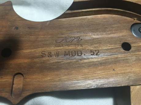 Hola a todos vendo estas cachas anatómicas puestas solamente tres veces de una Master 52 -2 El precio 00