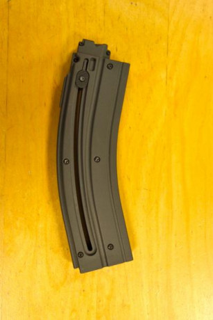 Vendo   CARGADOR  largo  (25 cartuchos) para carabina  COLT-WALTHER  del .22 LR, en estado de NUEVO.
Precio: 00