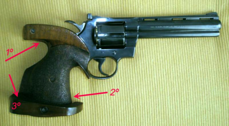 Hola amigos:
Os presento mi último "brico"... una empuñadura a medida para una Walther GSP hecha 02