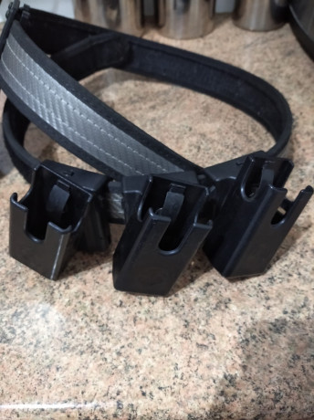 VENDO cinturon 130 CM, funda Ghost THUNDER para Glock 17 o Glock 22 y tres portacargadores GHOST.

Listo 00