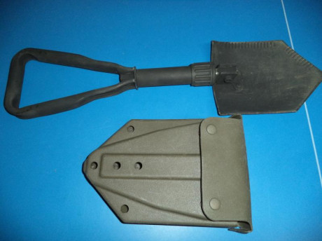 Pala plegable US Army, con funda de plástico con enganches ALICE usada -- 20 € (No es una copia china)

Cantimplora 02
