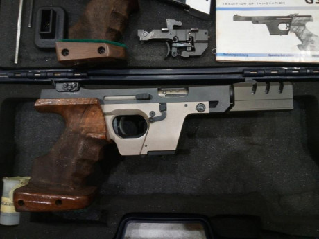 Vendo pistola de precisión WALTHER GSP EXPERT con dos carros, del calibre .22 y del calibre .32. Está 00
