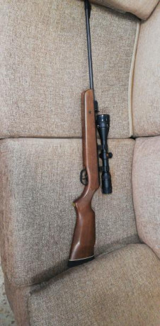 Vendo carabina Gamo Hunter 440 Cal .177 / 4,5mm.
Sin visor.
315 mts/seg.
24 Julios.
Muy bien cuidada.
Vendo 51