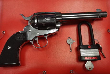 no tener tiempo vendo mi Ruger en acero inox y calibre .45 Colt. El arma está como nueva, no tendrá ni 01