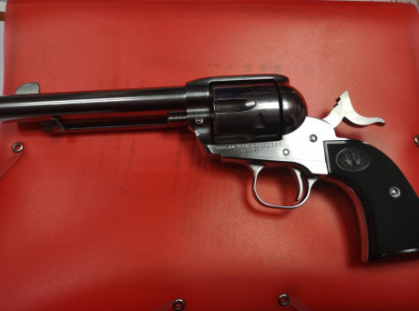 no tener tiempo vendo mi Ruger en acero inox y calibre .45 Colt. El arma está como nueva, no tendrá ni 00