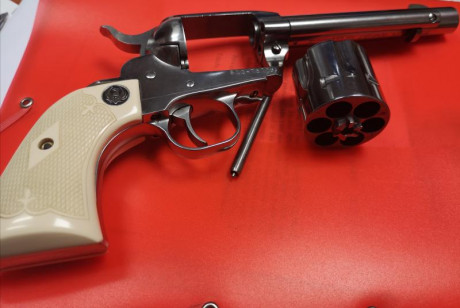 no tener tiempo vendo mi Ruger en acero inox y calibre .45 Colt. El arma está como nueva, no tendrá ni 22
