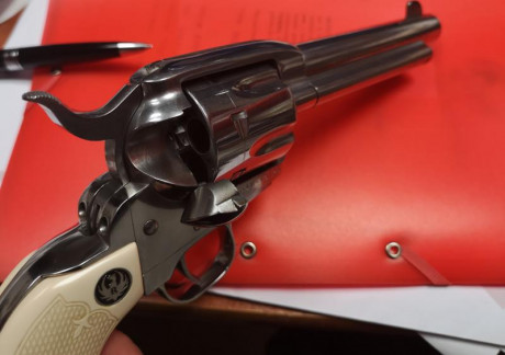 no tener tiempo vendo mi Ruger en acero inox y calibre .45 Colt. El arma está como nueva, no tendrá ni 21