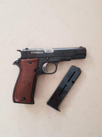 Pistola marca Star, modelo SS , calibre 9mm/380 (nueve corto).
En buen estado general, para ver en provincia 00