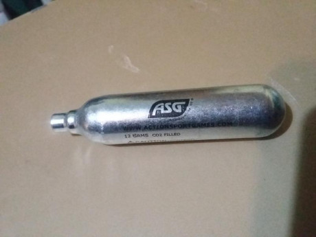 lote de bombonas co2 de la marca asg. para airsoft paintball balines perdigones etc.
200 bombonas por 01