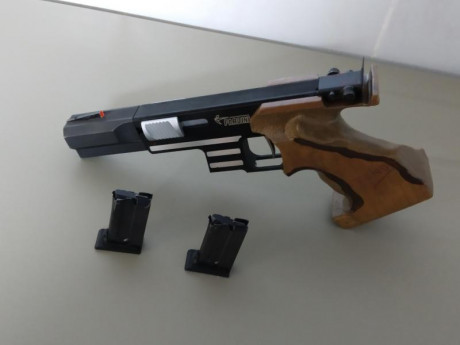 Vendo pardini sp22 con 2 cargadores y cacha tamaño M con maletín y kit de limpieza muy pocos tiros el 01