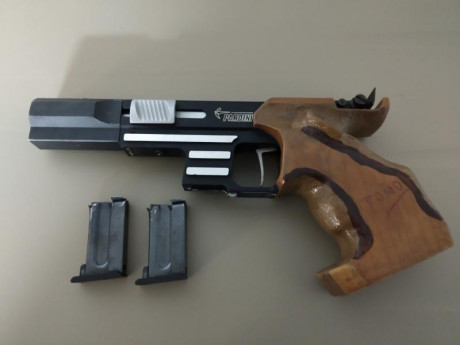 Vendo pardini sp22 con 2 cargadores y cacha tamaño M con maletín y kit de limpieza muy pocos tiros el 00