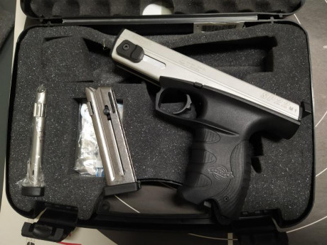 Nueva a estrenar, calibre 22 lr, incluye dos cargadores. Se vende para hacer hueco por 60€ más portes. 01