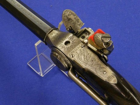 Voy a colocar unas fotos de un arma larga alemana de llave de mecha del siglo XVI. 21