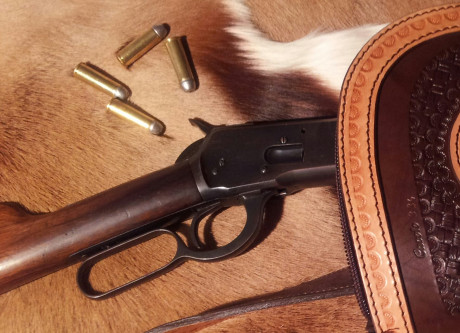 Vendo rifle TIGRE calibre 44-40 en perfecto estado de conservación y funcionamiento. La funda y la correa 01