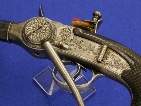 Voy a colocar unas fotos de un arma larga alemana de llave de mecha del siglo XVI. 30