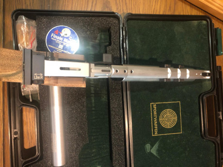 Saludos compañeros del foro. Un amigo me ha pedido que le ponga a la venta su pistola de aire que
compró 00