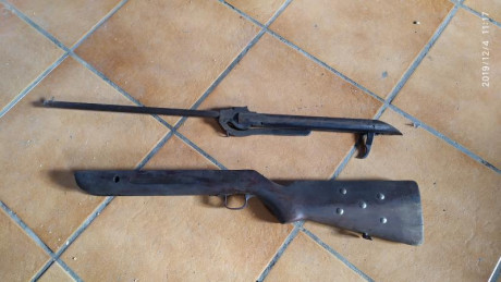 Buenos dias aqui les dejo unas fotos de una carabina que tenia mi padre cuando era pequeño asi que calculo 01