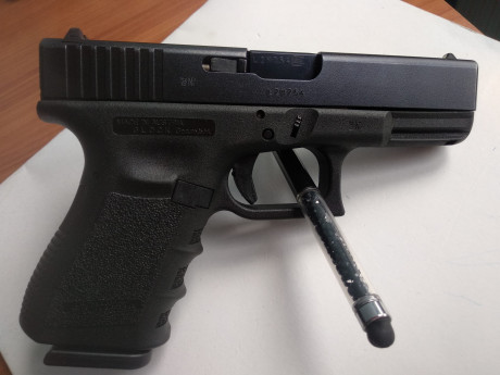 Vendo Glock 19 de tercera generación, se incluye caja original, manual del arma, dos cargadores originales 11