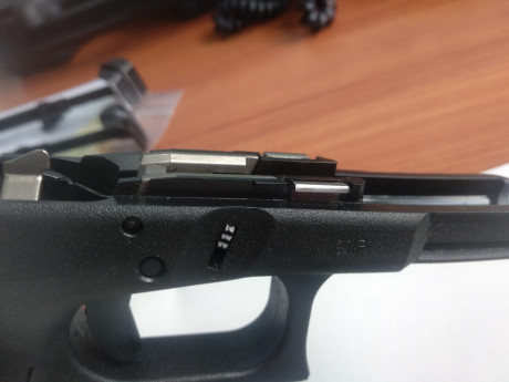Vendo Glock 19 de tercera generación, se incluye caja original, manual del arma, dos cargadores originales 32
