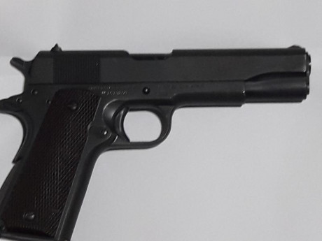 Fabricada por Colt en 1944, apenas debió usarse porque el estriado esta nuevo, todo original y está guiada 01