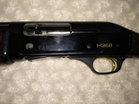 Vendo repetidora zurdos fabarm , completamente nueva, con sus polichokes y maletín 01