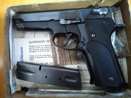 Cambio S&W mod 59,. 9 mm, por revolver de 3" en F.
Viene con caja original, instrucciones, baqueta, 12