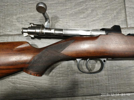 Hola.

Vendo un Mauser Uruguayo de 1937 calibre 7x57 fabricado en Brno.

NO TIENE ALZA. Tenía puesto un 01