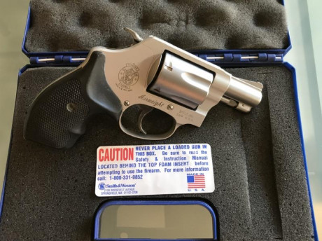    Revolver SMITH and WESSON .38 SPL+P   

Utilizado únicamente para realizar los cinco disparos de prueba. 00