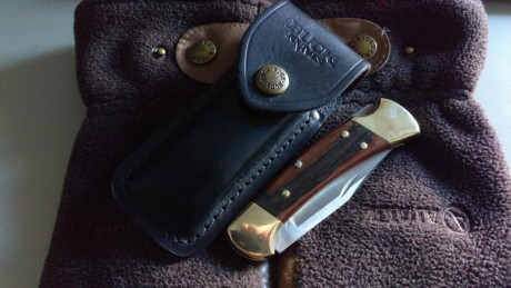 BUCK 112, hoja Clip Point, Ac. 420
Sin uso, afilado de fabrica
Precio: 65 + envío 02