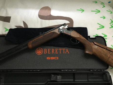 Hola, pues vendo mi Beretta 690 Black Edition Trap de zurdo. Tiene culata B-Fast, cañón de 76cm y 1*/2*. 00
