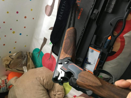Hola, pues vendo mi Beretta 690 Black Edition Trap de zurdo. Tiene culata B-Fast, cañón de 76cm y 1*/2*. 12