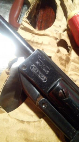Acabo de adquirir esta carabina a un  compañero de tiro,esta impecable a pesar de los años que tiene,alguno 20