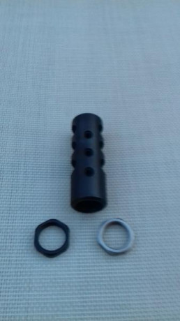 Vendo este freno de boca para rosca M18x1, calibre 30.
Se rosca y se aprieta con la contratuerca que trae.
Muy 02
