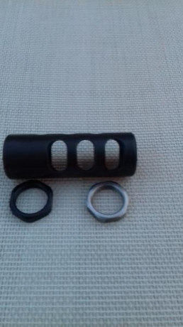 Vendo este freno de boca para rosca M18x1, calibre 30.
Se rosca y se aprieta con la contratuerca que trae.
Muy 01