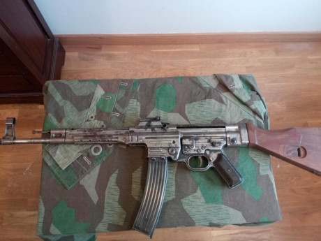 Hola a todos. 

Como dice el título del anuncio, vendo mi STG44, totalmente original y en estado de tiro. 02