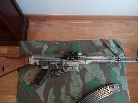 Hola a todos. 

Como dice el título del anuncio, vendo mi STG44, totalmente original y en estado de tiro. 00
