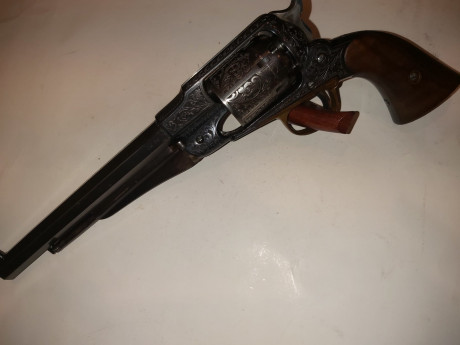 a todos. Un amigo vende un Remington 1858 HEGE-UBERTI LABRADO.
600€+Porte.
El arma está en Gerona.
Saludos. 01