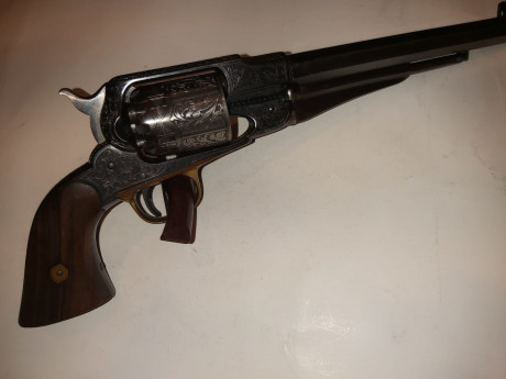 a todos. Un amigo vende un Remington 1858 HEGE-UBERTI LABRADO.
600€+Porte.
El arma está en Gerona.
Saludos. 00