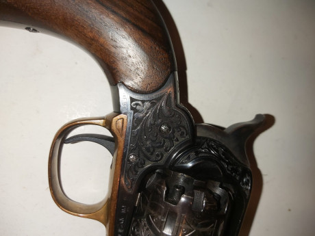 a todos. Un amigo vende un Remington 1858 HEGE-UBERTI LABRADO.
600€+Porte.
El arma está en Gerona.
Saludos. 10