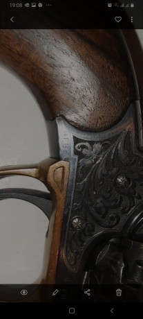 a todos. Un amigo vende un Remington 1858 HEGE-UBERTI LABRADO.
600€+Porte.
El arma está en Gerona.
Saludos. 20